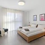 Loctowers A4-3-4 By Interhome 로카르노